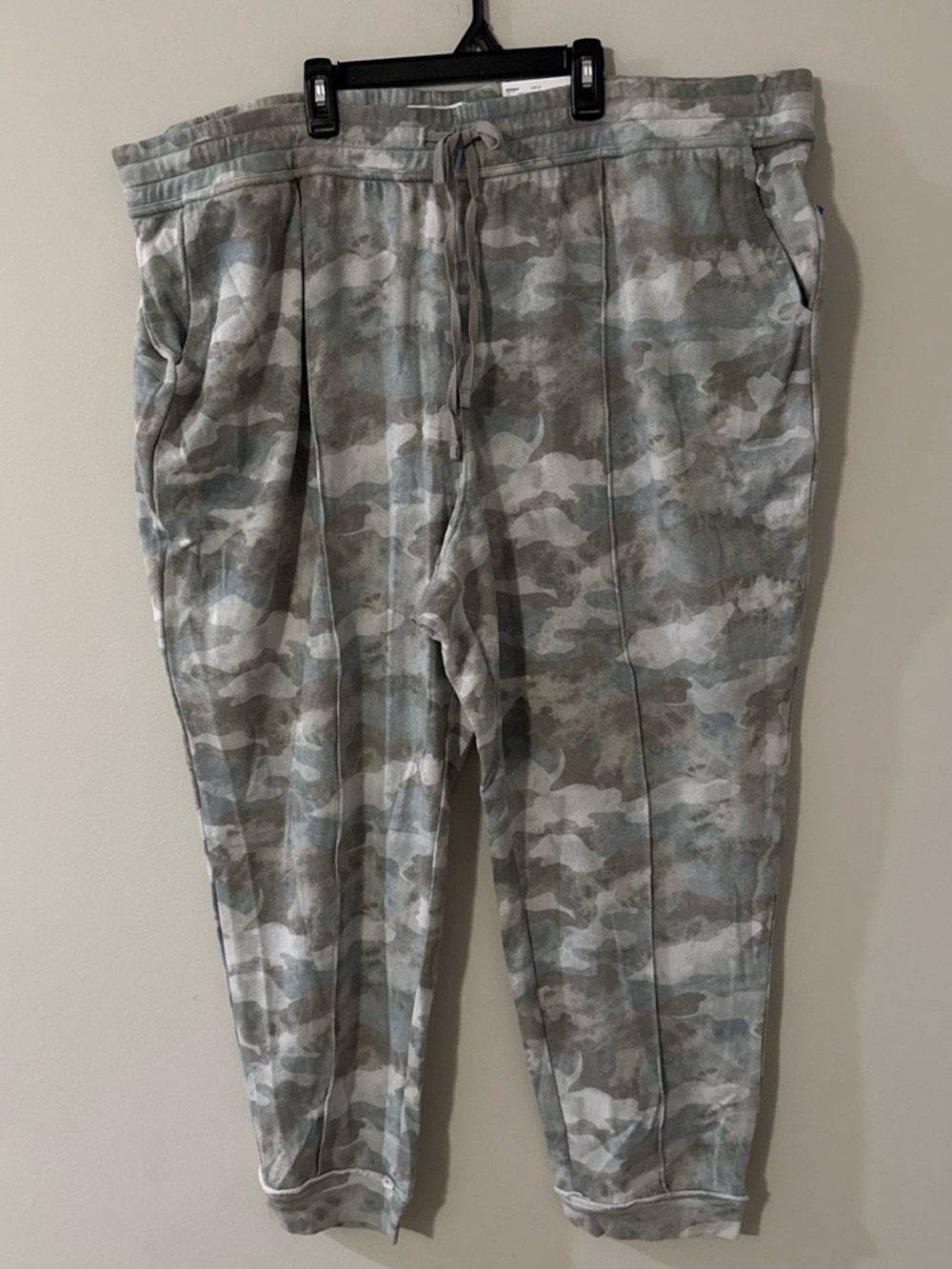 Sonoma Men's Camo Drawstring Joggers in Gray and Green
